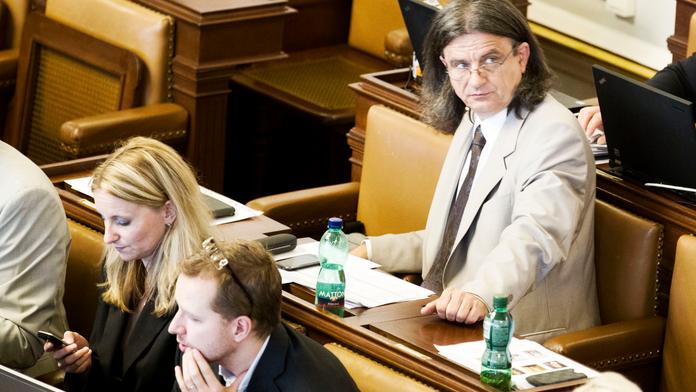 Sněmovna vydala ke stíhání poslance Chaloupku. Opět kvůli korupci