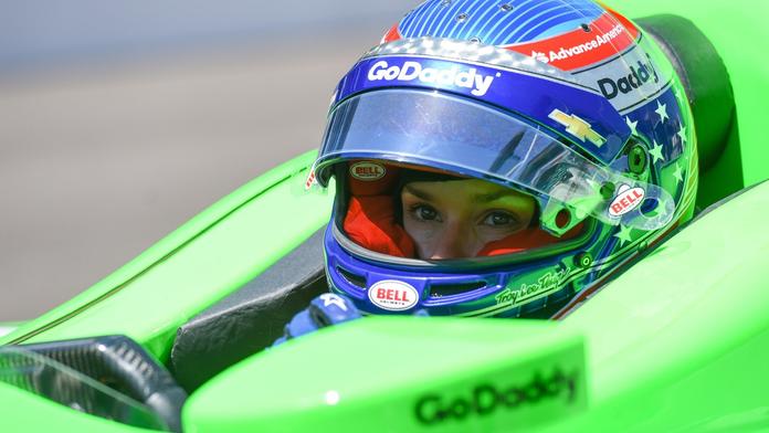 Loni Alonso, letos Patricková. Indy500 přilákala další hvězdu
