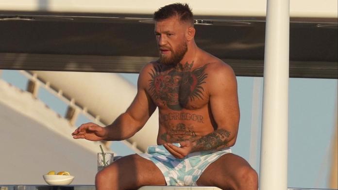 Zbláznil se? McGregor sdílel kontroverzní video. Jsou to hrátky s přítelkyní?