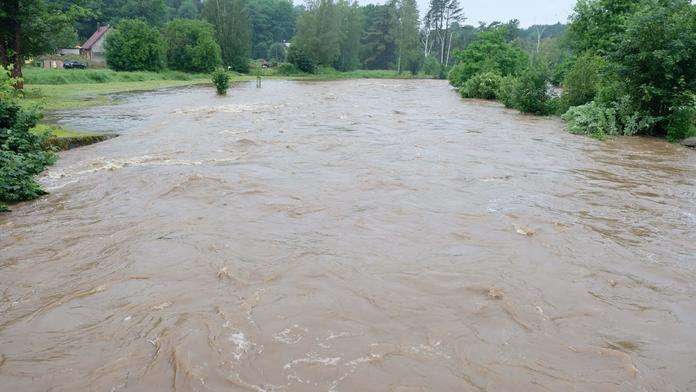 Na Morávce se převrátil člun s mužem a dětmi! Osmiletá holčička nepřežila