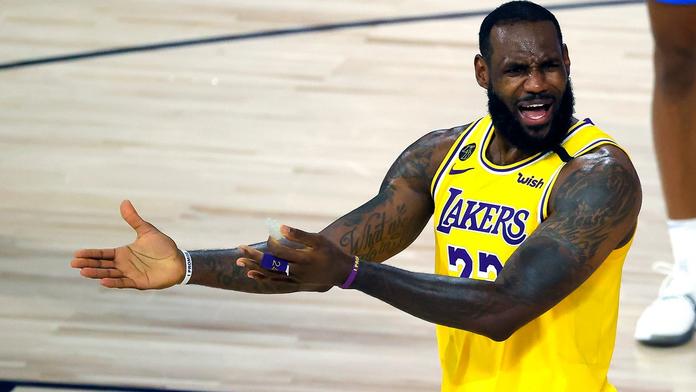 Lakers s Jamesem opět prohráli. Mistrovské Toronto zatím stoprocentní