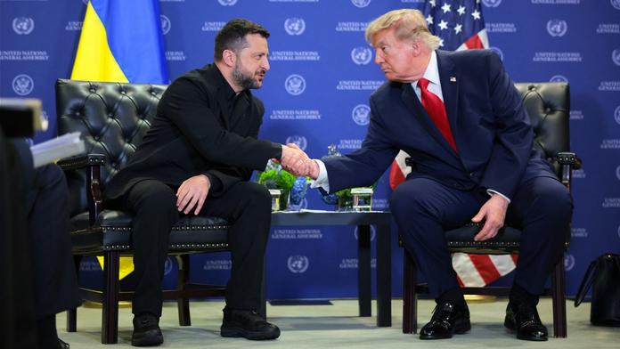 Trump posílal Zelenského za Putinem do Moskvy, tvrdí média. Ukrajinu tím naštval