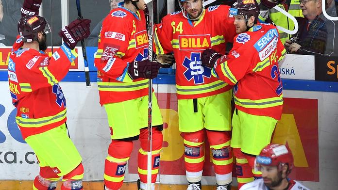 Sparta nalákala na ligu 14 tisíc diváků a nadělila Třinci tucet gólů