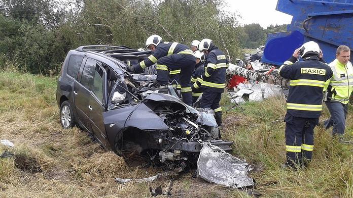 Při hromadné nehodě 5 aut zemřel řidič osobáku!