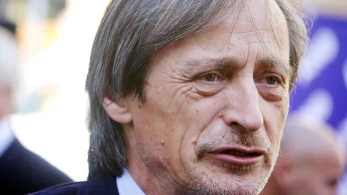 Ministr Stropnický stopnul prodej kasáren za 600 miliónů, Tykačová je nedostane