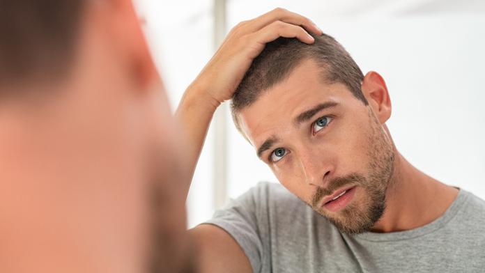 Zavřená kadeřnictví a barbershopy? Návod, jak si upravit vlasy jako profík
