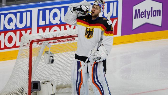 Dal like fotce Hitlera s Clintonovou, hvězdu NHL vyloučili z reprezentace