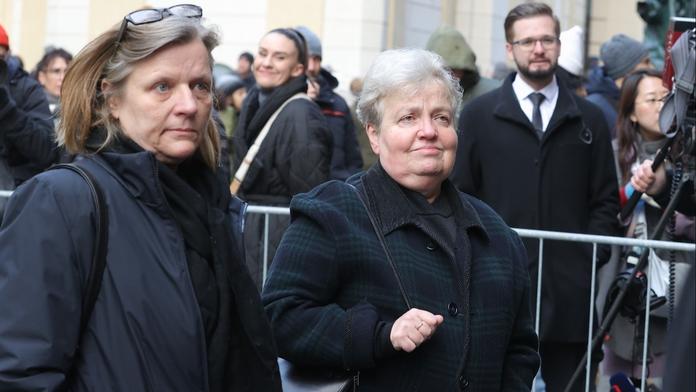 Markéta Pávová a Dana Drábová na pohřbu Karla Schwarzenberga