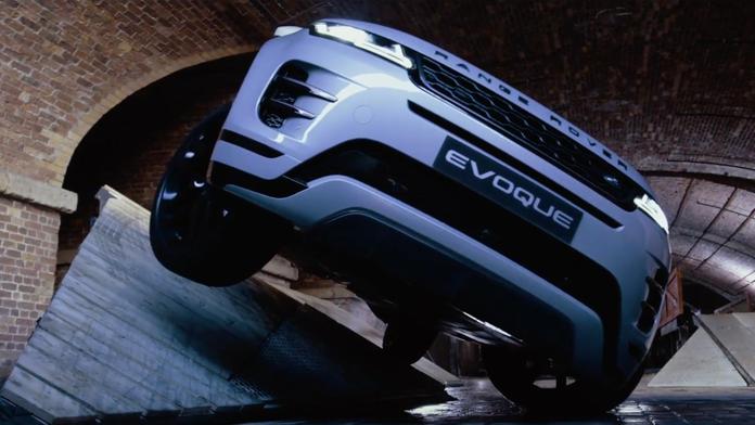 Nový Range Rover Evoque odhalen. Malé SUV bude "průhledné"