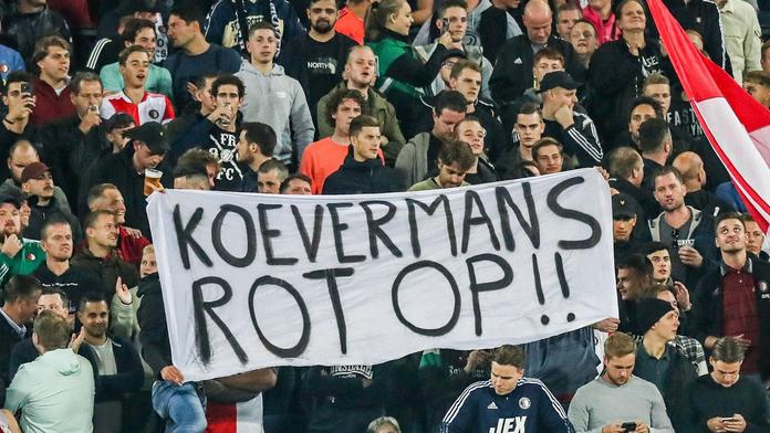 Kvůli fanouškům se bojí o rodinu, generální manažer Feyenoordu končí