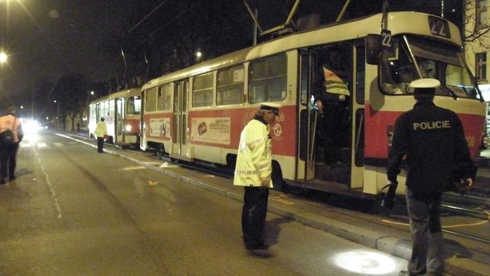 FOTO: Opět prokletá tramvaj 22! AMPUTOVALA ženě nohu!