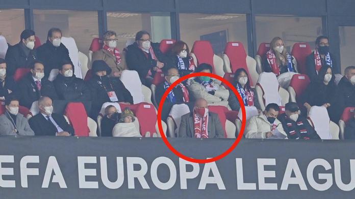 Po Prymulovi končí také zástupce hlavní hygieničky. I on kvůli fotbalu