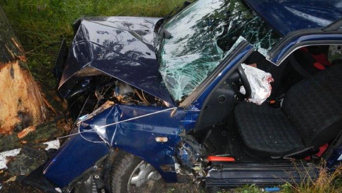 Peklo na silnicích: 4 nehody za 3 hodiny! Hasiči měli hodně práce