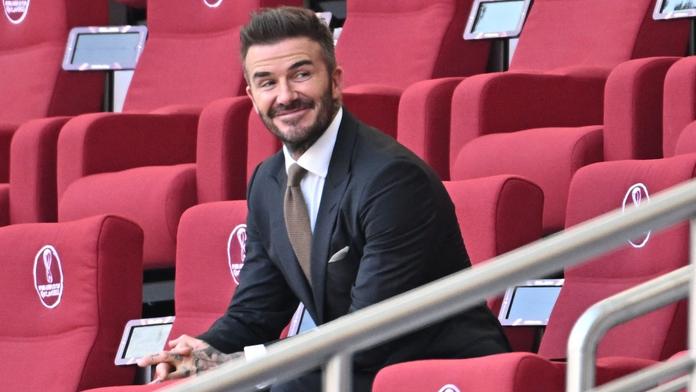Kdo koupí Manchester United? Ve hře je i bývalá klubová ikona