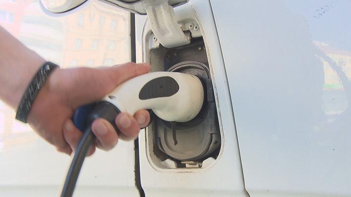 Elektromobily jen pro bohaté? Jaké jsou ceny v bazarech a na co si dát pozor