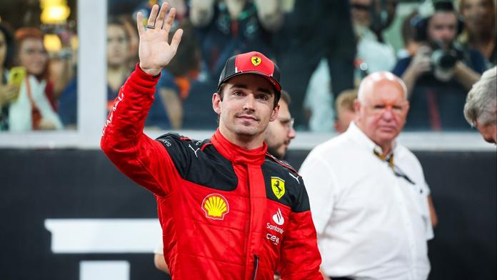 Ferrari ukázalo nové kombinézy. Zmizela černá barva a fanoušci jsou nadšení