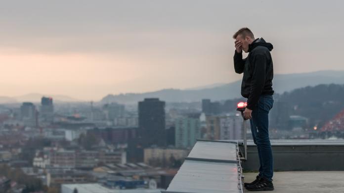 Mladík shodil dítě ze střechy. Chtěl jsem být ve zprávách, přiznal soudu