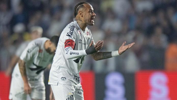 Neymar slavil neexistující gól. Trapas završil přelomeným rohovým praporkem