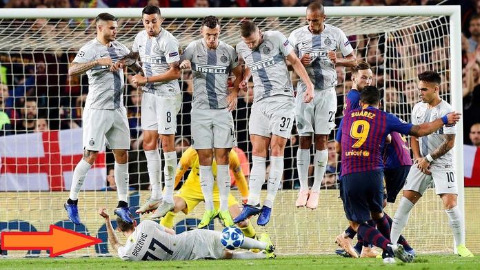 Revoluce v bránění trestňáků: Ležícímu zedníkovi tleskal i Messi!