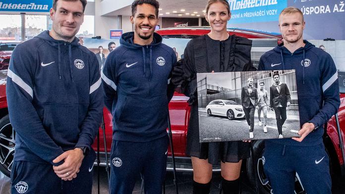Podepsané předměty od sportovních hvězd zájemci vydražili v aukci na podporu DDN za více než 30 000 Kč