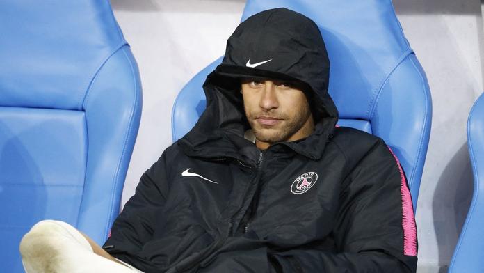 Neymar bude bez fotbalu! Dostal trest za boxovačku s fanouškem