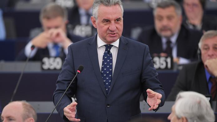 Nejisté vakcíny: Není jasné, kdy a kolik jich dorazí, zlobí se europoslanec