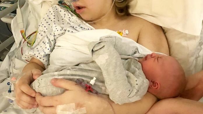 Dívka na 4 dny upadla do kómatu. Po probuzení zjistila, že porodila!