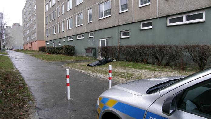 Opilci na Šumpersku jezdili v noci po sídlišti na sněžném skútru. Policie je sebrala