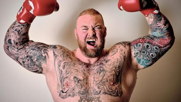 Nejsilnější muž planety jde do ringu. Čeká ho o 100 kg lehčí soupeř