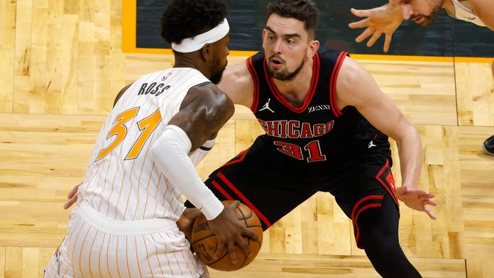 Satoranský nasázel 12 bodů, přesto Bulls po třech zápasech prohráli