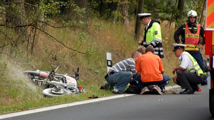 U Jičína zemřel po srážce s felicií motorkář. Nehodu řeší policie