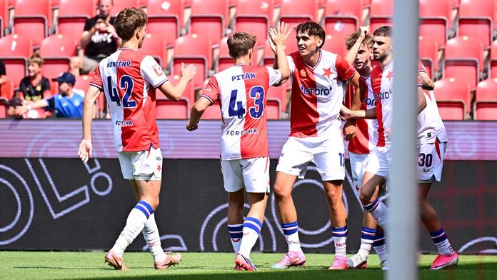 Rázný vstup Slavie do sezóny. Slovácko rozebrala už v první půli, padly dvě červené