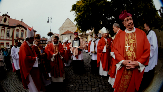 Řidič v županu měl přes 2 promile! Když otevřeli dveře, z vozu vypadl
