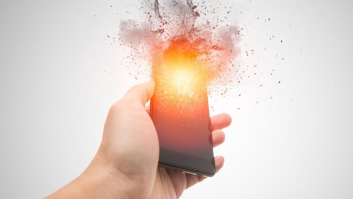 Nebezpečné mobily stále v oběhu! Jejich baterie může explodovat!
