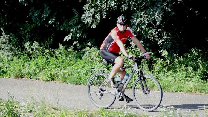 Senior se zřítil na kole ze srázu u Jílového. Padal 70 metrů