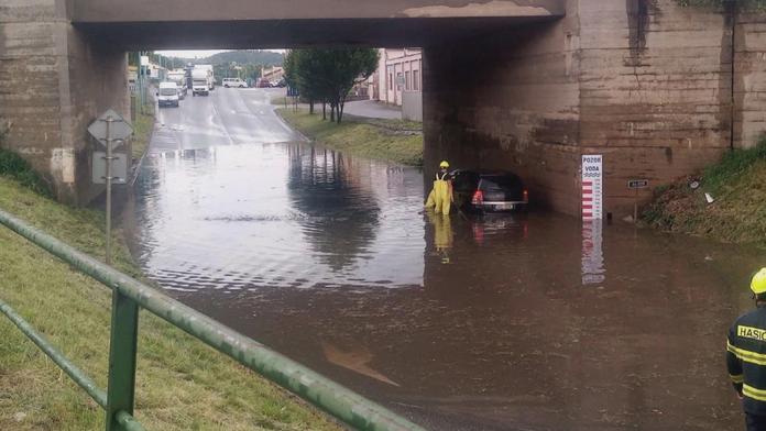 V částech Česka hrozí povodně, meteorologové vydali výstrahu. MAPA