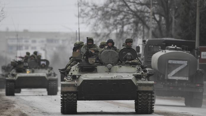 Ukrajinští Romové sebrali Rusům tank. Pomáhat s obranou chtějí i bezdomovci