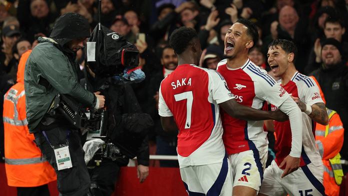 Arsenal ovládl šlágr kola, skórovali obránci. Liverpool ztratil body v závěru