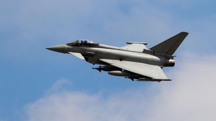Pilot v Estonsku omylem odpálil ostrou raketu! Hledá ji armáda