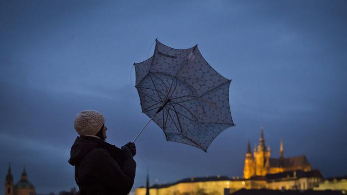 VÝSTRAHA: Meteorologové zpřesnili varování před silným větrem