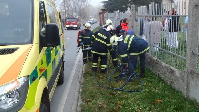 Z psychiatrické léčebny utíkal pacient. Napíchl se ale na plot
