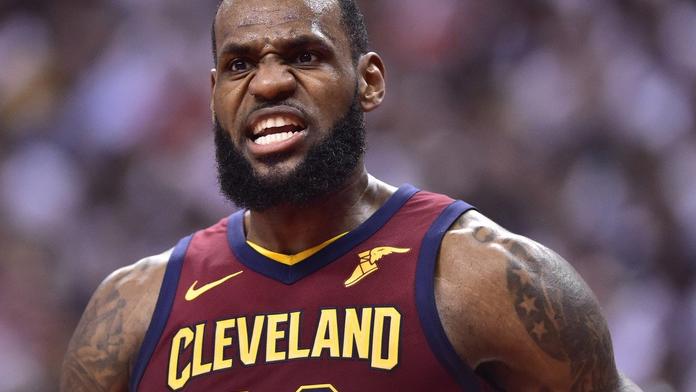 Rekordní Lebron s Clevelandem vyloupili palubovku Toronta!