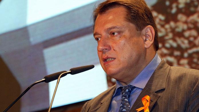 Paroubek se před koupí pandurů sešel s lobbisty Steyru