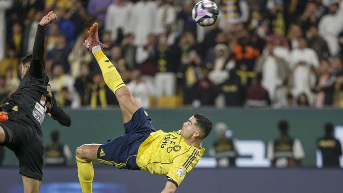Cristiano Ronaldo dává akrobatický gól