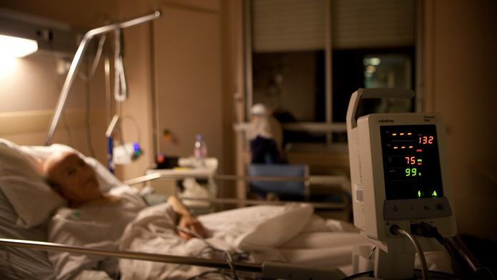 Seniorce vadilo, že druhá pacientka chrápe. Začala ji dusit polštářem