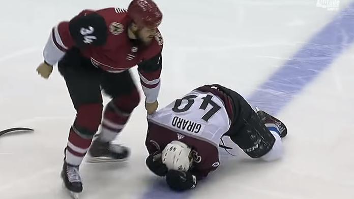 Šílenec z NHL: Sejmul soupeře a dlouho si nezahraje! VIDEO