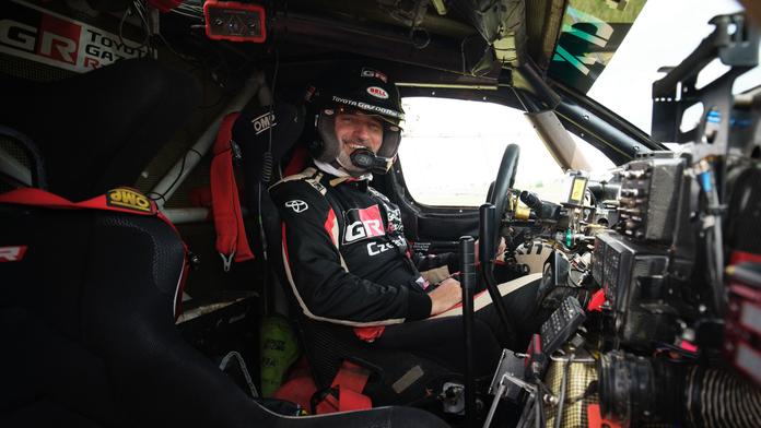 Rallyový pilot Tomáš Ouředníček za volantem Toyoty Hilux GR T1+
