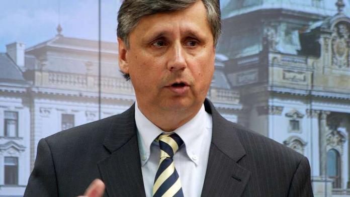 Premiér Fischer se bude pravidelně scházet s Paroubkem