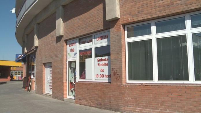 Už je mají! Policie zadržela muže, kteří prodávali a distribuovali smrtonosný alkohol