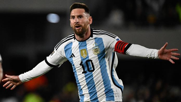 Messi zazářil v prvním soutěžním utkání po MS. Krásným gólem rozhodl o výhře